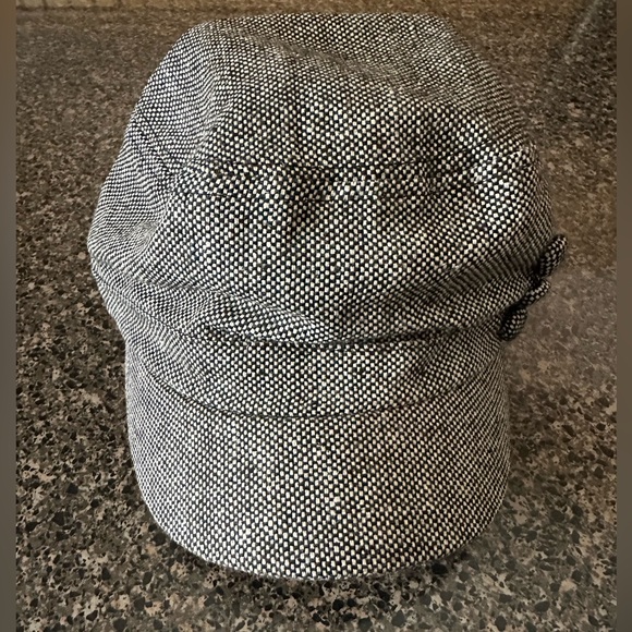 Stylish Black and White Newsboy Cap NWOT - Picture 2 of 6